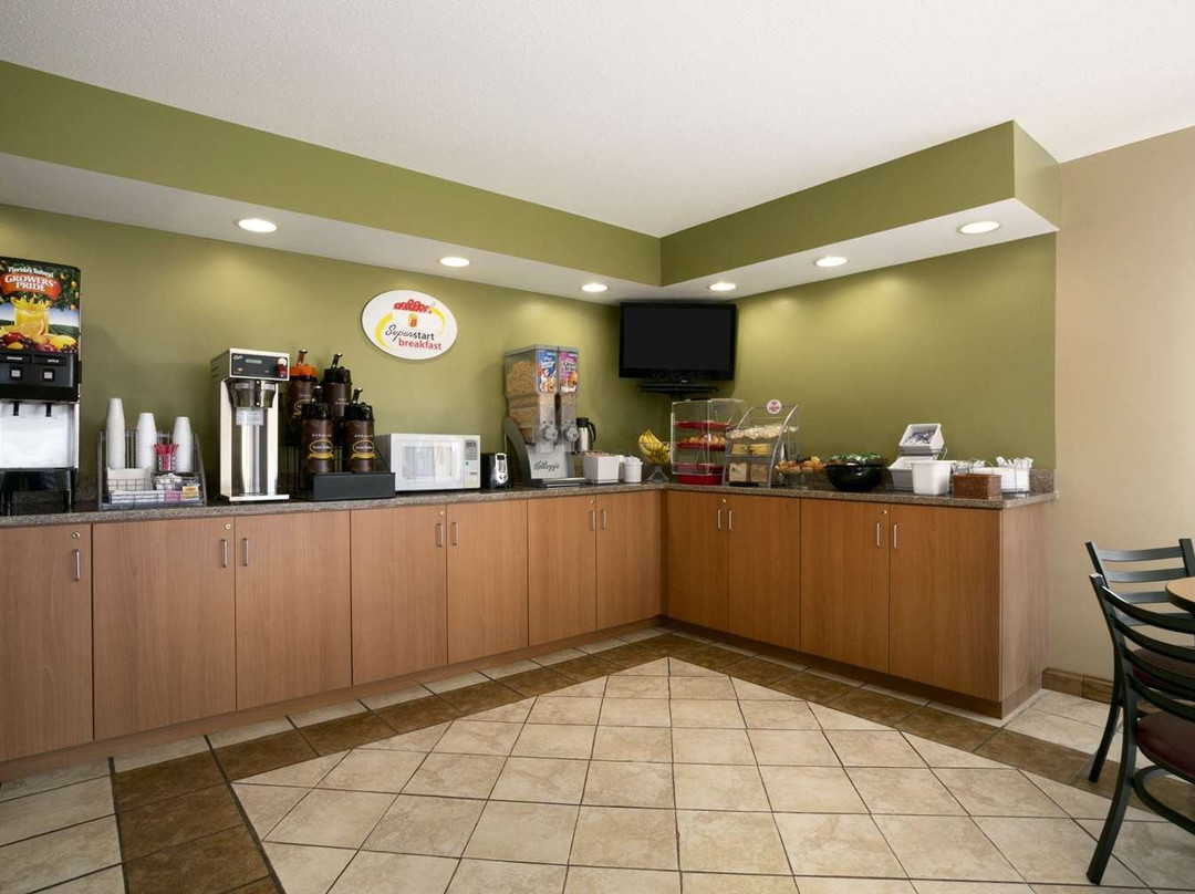 Super 8 by Wyndham Columbia City主图