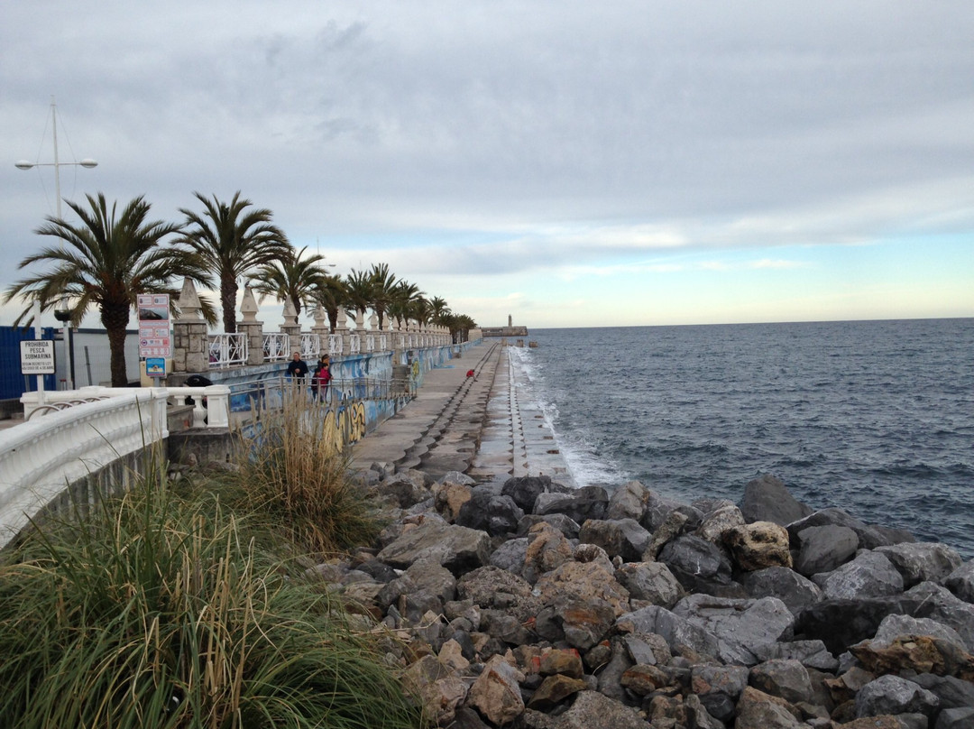 Playa de Bazomar-Castro Urdiales必去景点