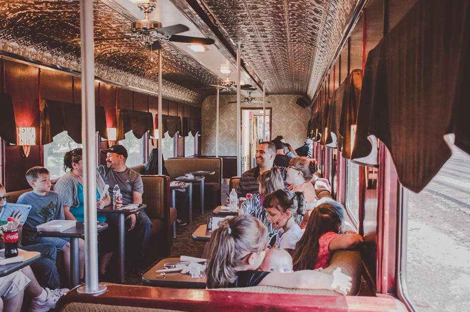 Sierra Railroad Dinner Train-奥克戴尔必去景点