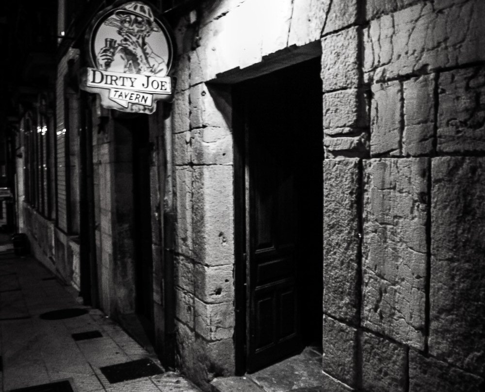 Dirty Joe Tavern景点图片