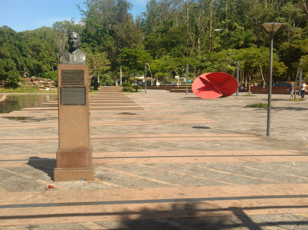 Bust of Doctorr Octávio de Moura Andrade景点图片