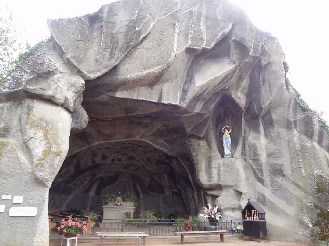 Réplique de la Grotte de Lourdes景点图片