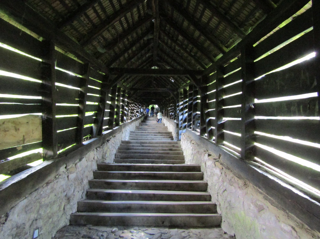 Scara Acoperita-Covered Stairway景点图片