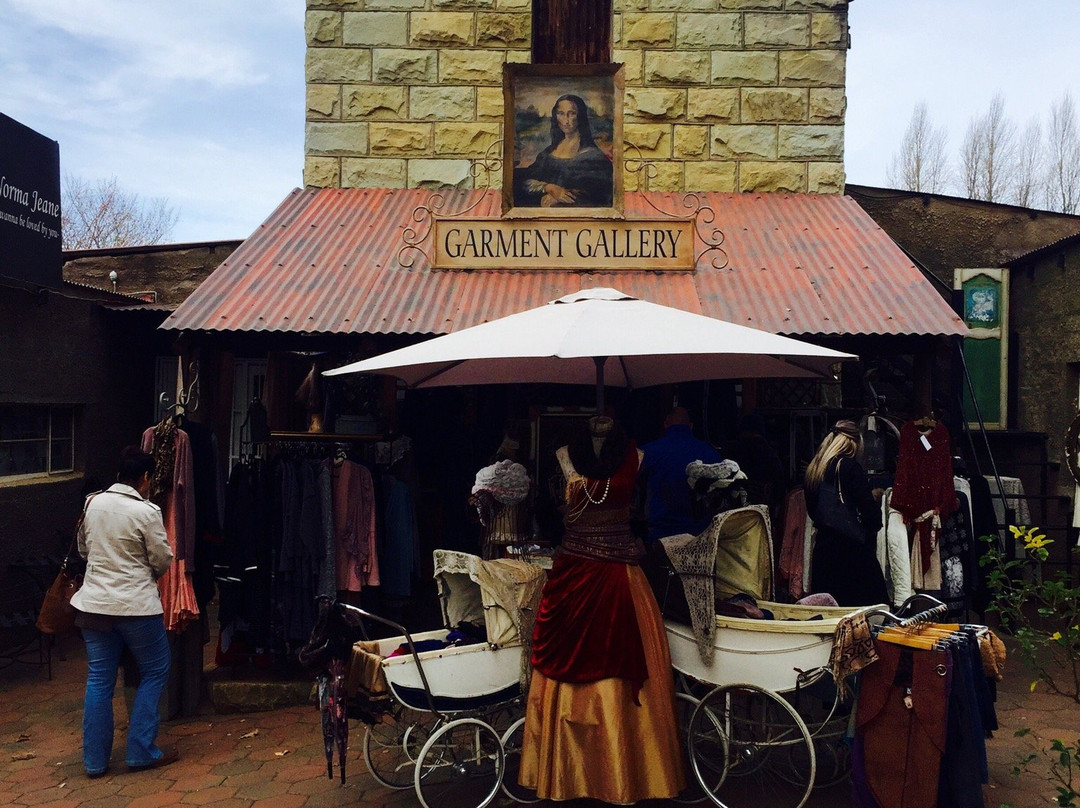 Mona Lisa Garment Gallery-克拉伦斯必去景点