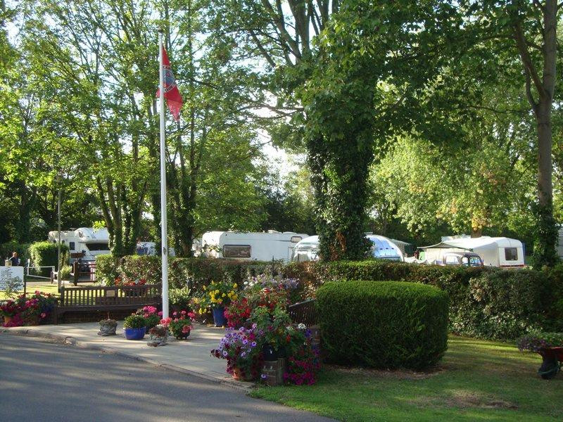Chertsey Caravan and Camping Club Site