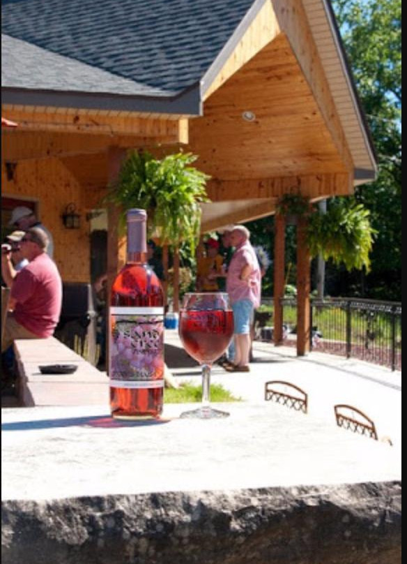 Sand Creek Vineyard & Winery景点图片