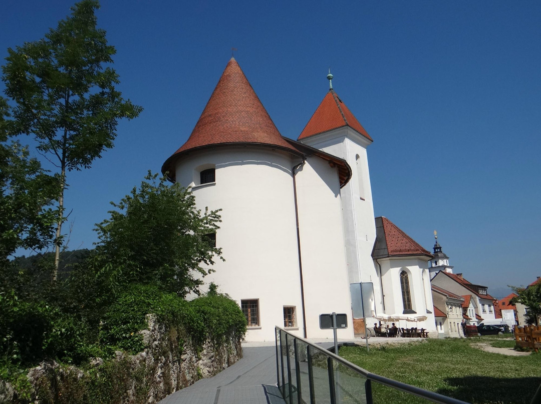 Pungert With Two Towers and the Church景点图片