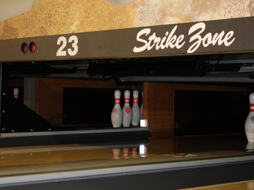 Strike Zone Bowling Center-亨廷顿必去景点