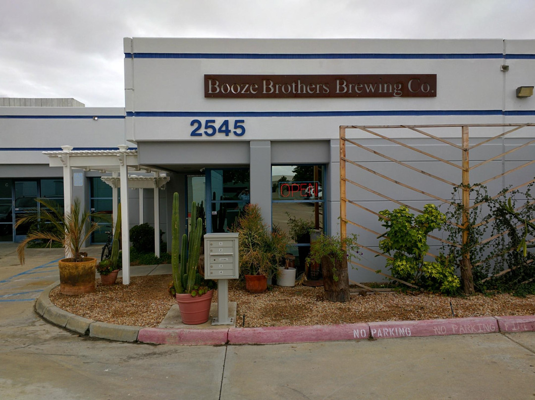 Booze Brothers Brewing Co.-维斯塔必去景点