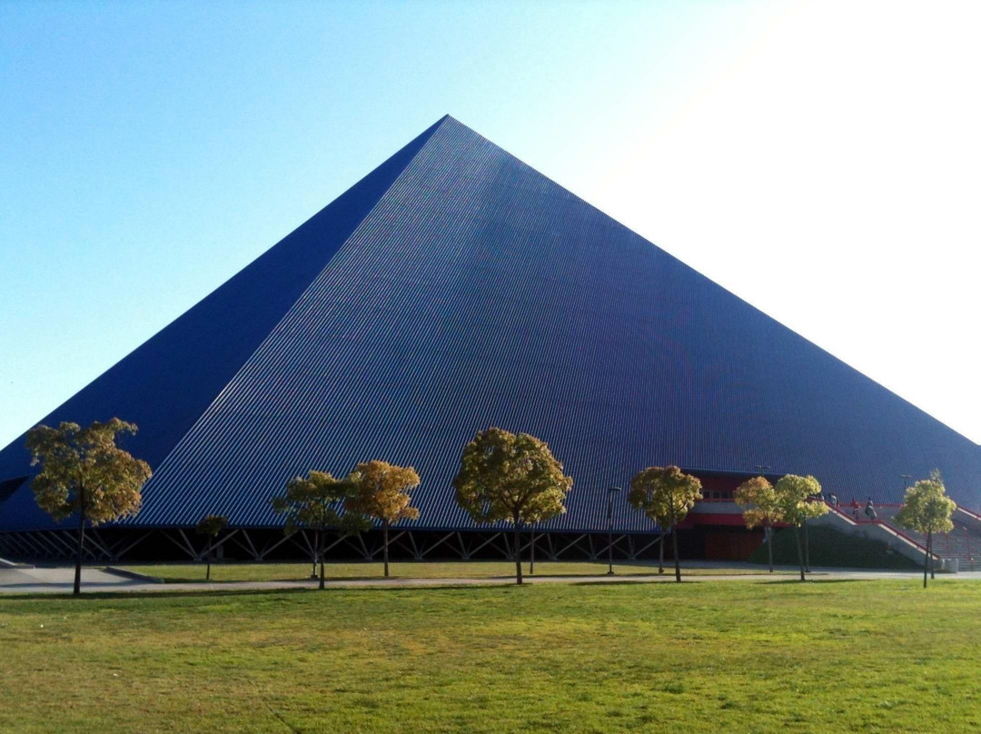 The Walter Pyramid景点图片