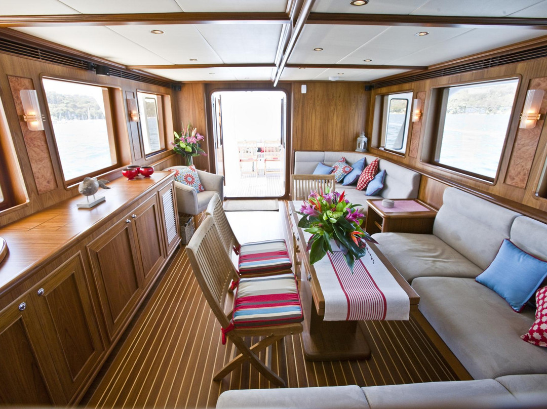 Aroona Luxury Boat Charters - Day Cruise景点图片