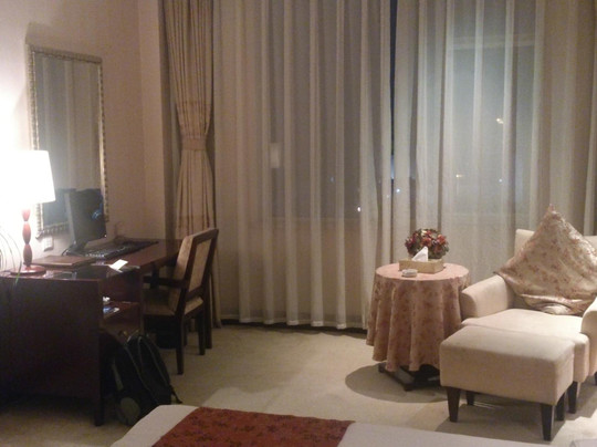 秋临大酒店主图