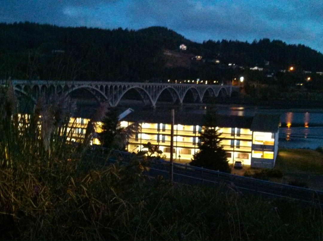 Rogue River Bridge景点图片