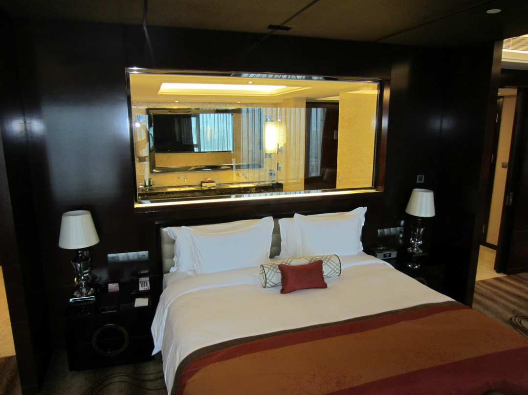 兰州皇冠假日酒店主图