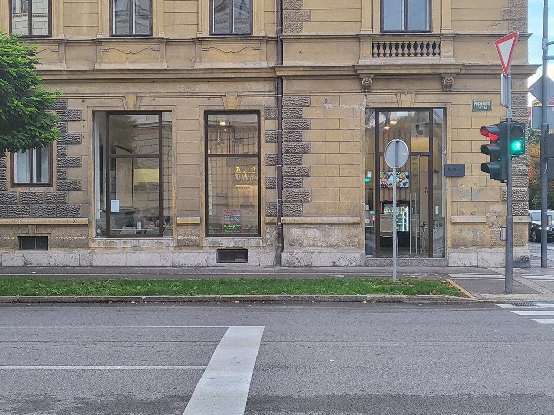 Barus Bar And Restaurant