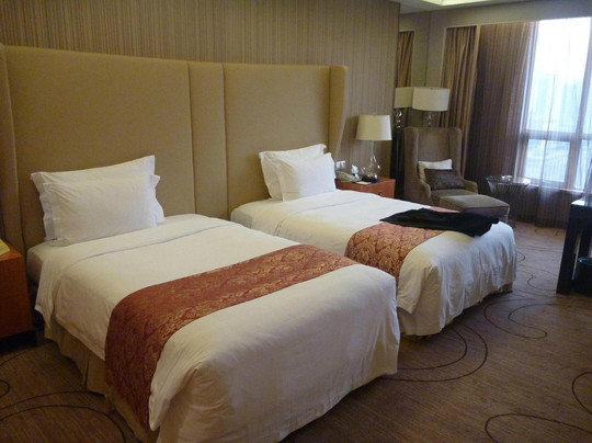 宝利来国际大酒店主图