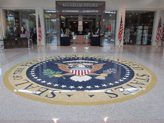 尼克松总统图书馆暨博物馆 -约巴林达必去景点