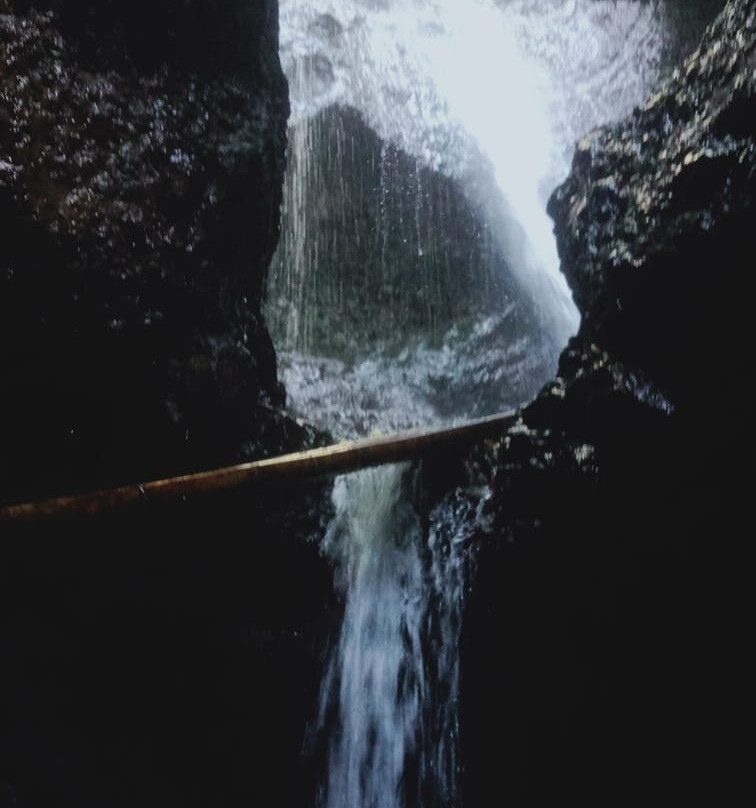 Kerta Gangga Waterfall景点图片