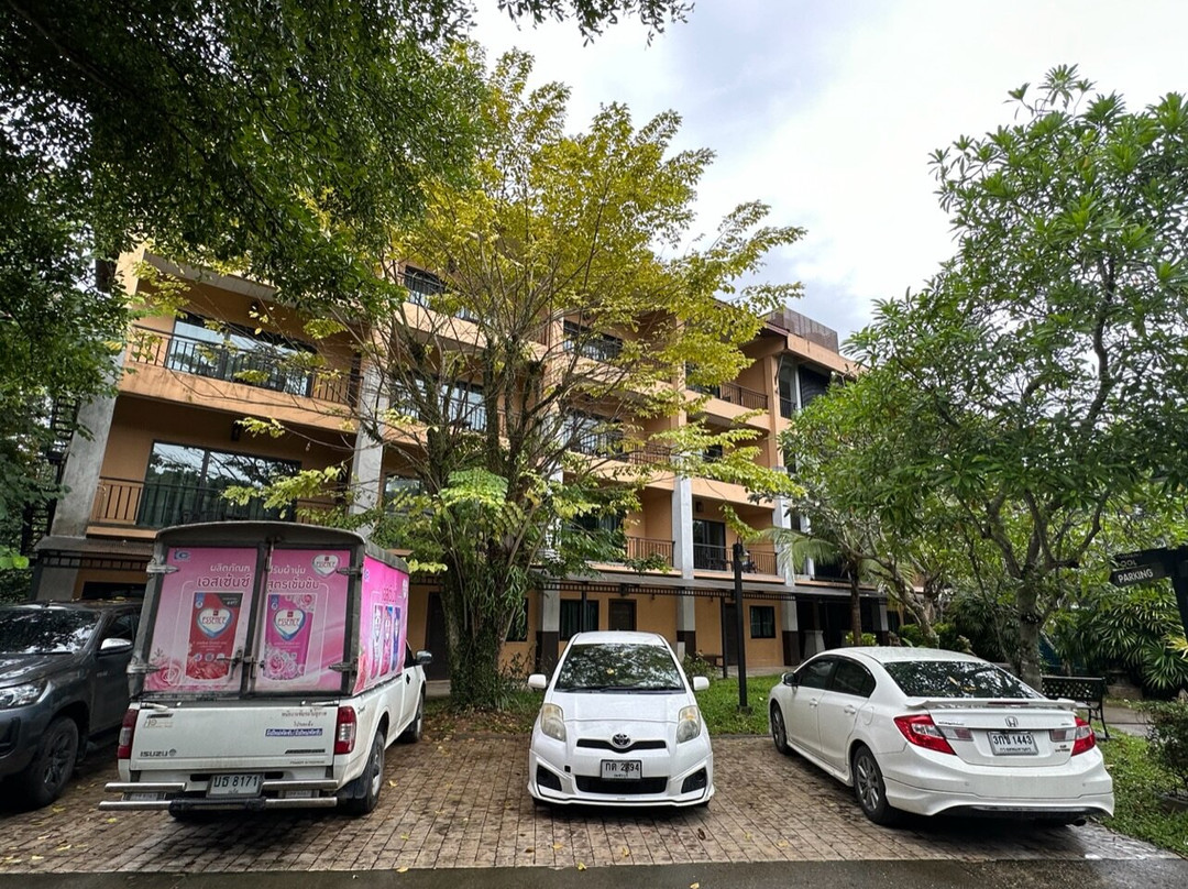 查理察度假酒店主图