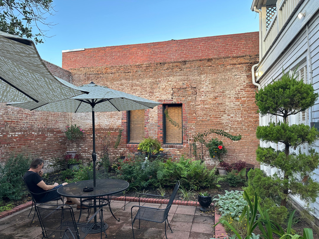 The Excelsior House主图