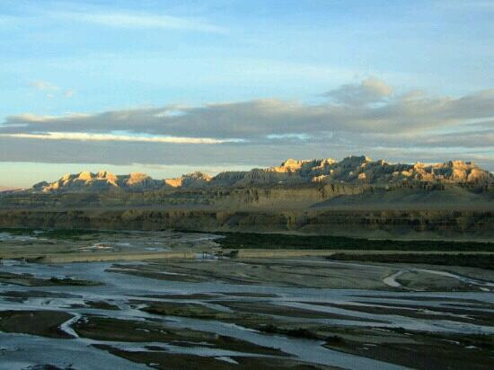 札达县旅游景点-象泉河谷