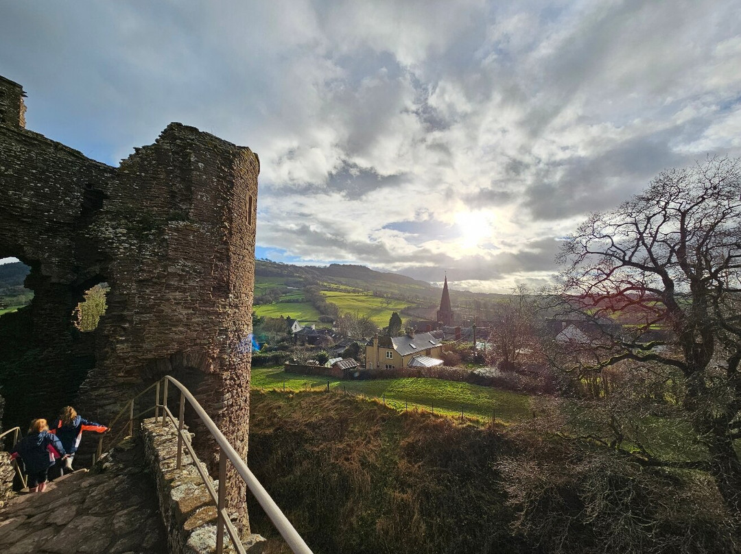 Grosmont Castle景点图片