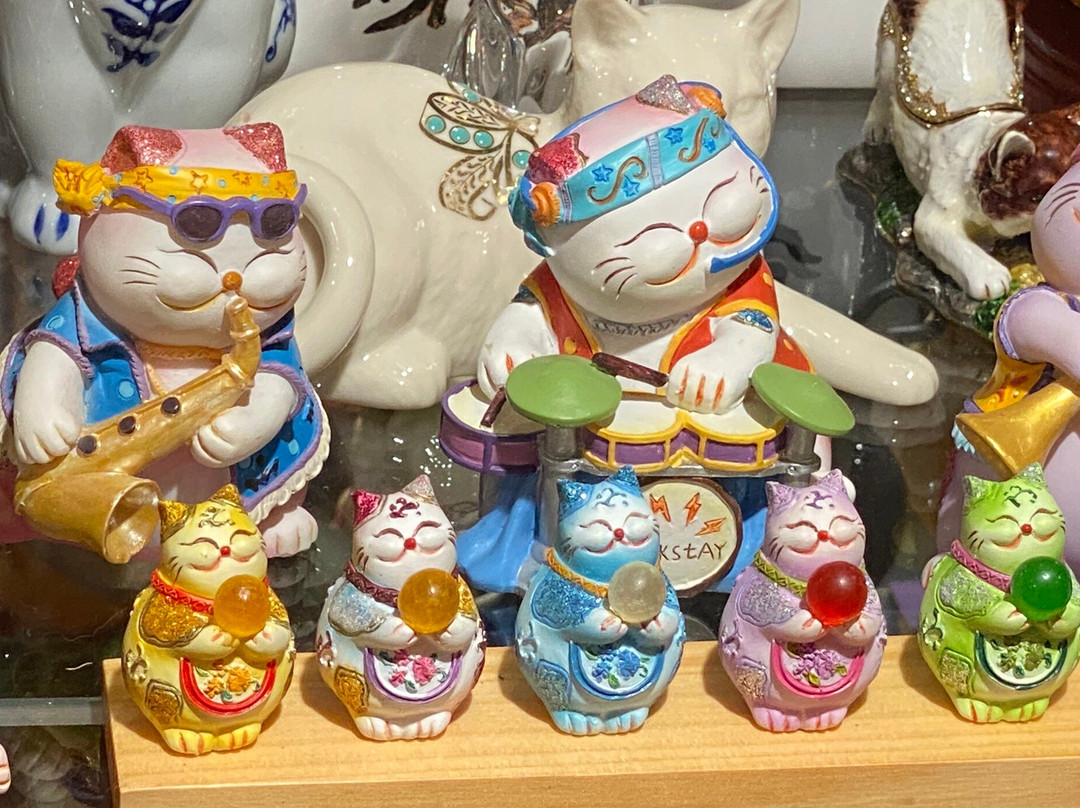 Redner's Rescued Cat Figurine Mewseum-Menomonee Falls必去景点
