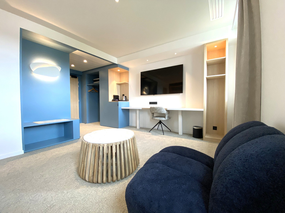 Brit Hotel Piscine & Spa - Fougères主图