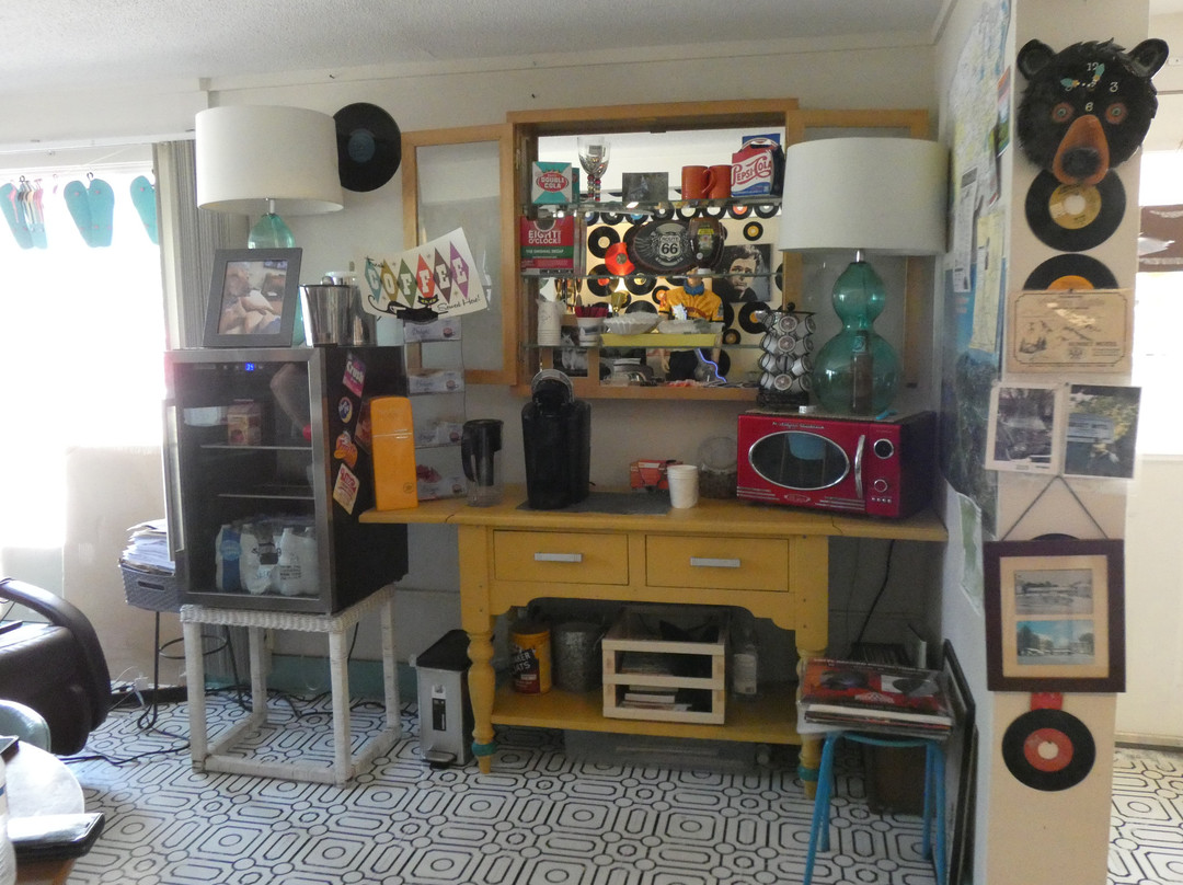 The Sunset Motel主图