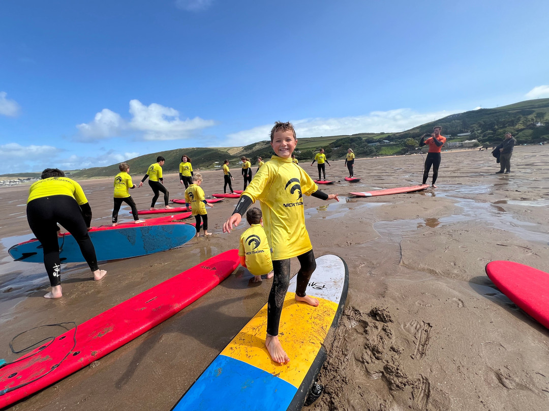 Nick Thorn Surf School-伍拉科姆必去景点