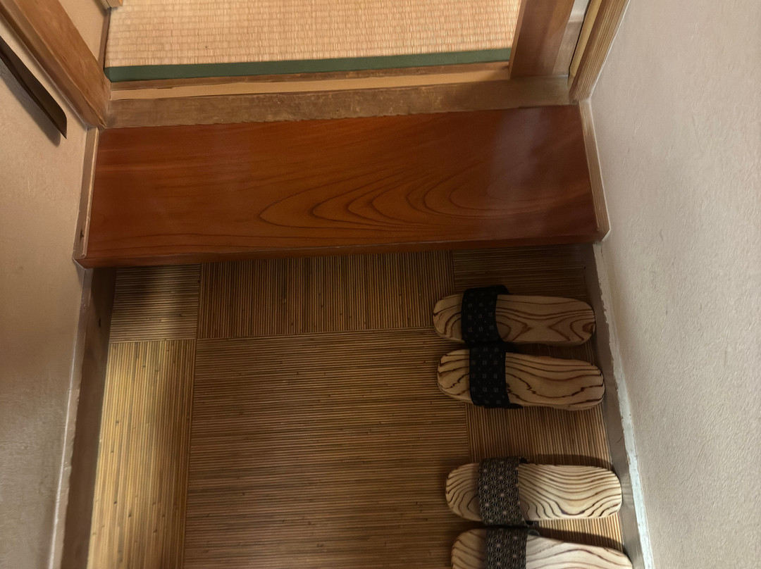 加茂川家庭酒店主图
