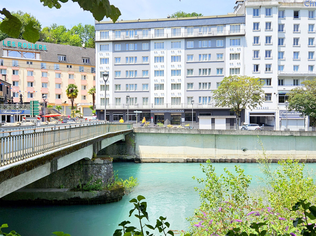 萨尔特巴黎圣母院酒店主图