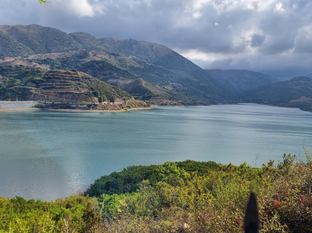 Potami Dam Lake景点图片