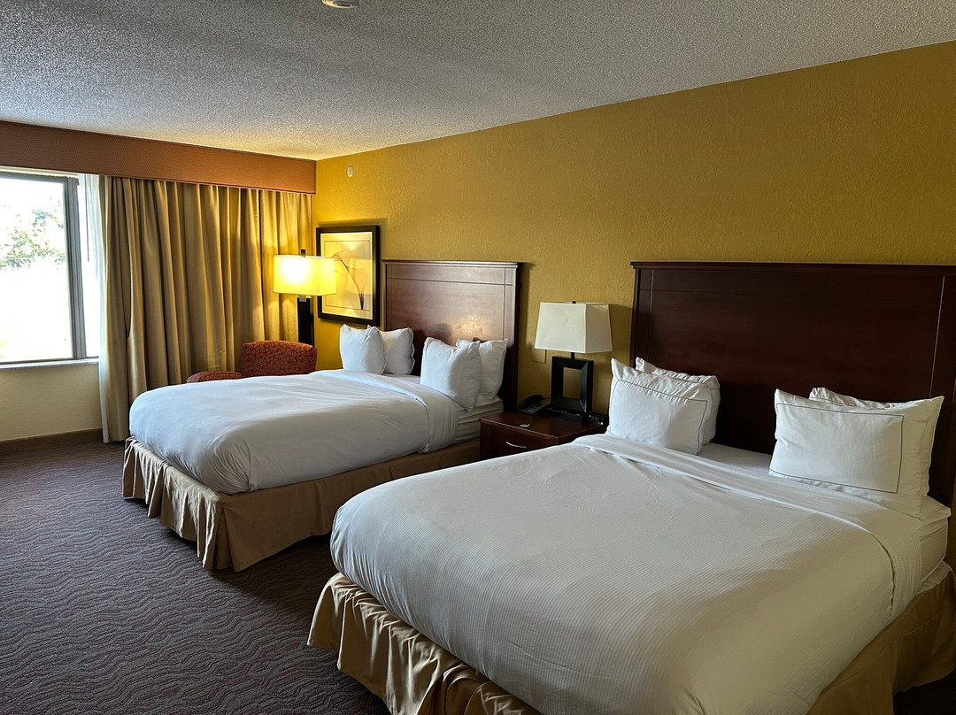 费耶特维尔希尔顿逸林酒店主图