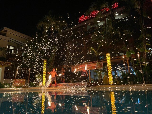 Fire Dancing Show At Red Coconut Beach Hotel-Balabag必去景点