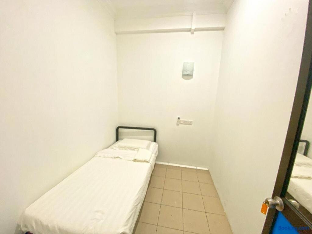 SPOT ON 90077 Cherry's Lodge