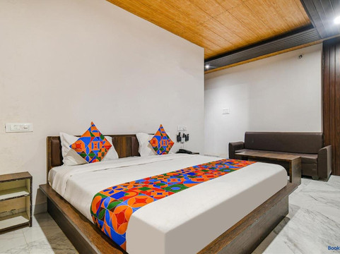 Fabhotel Celebrate Inn