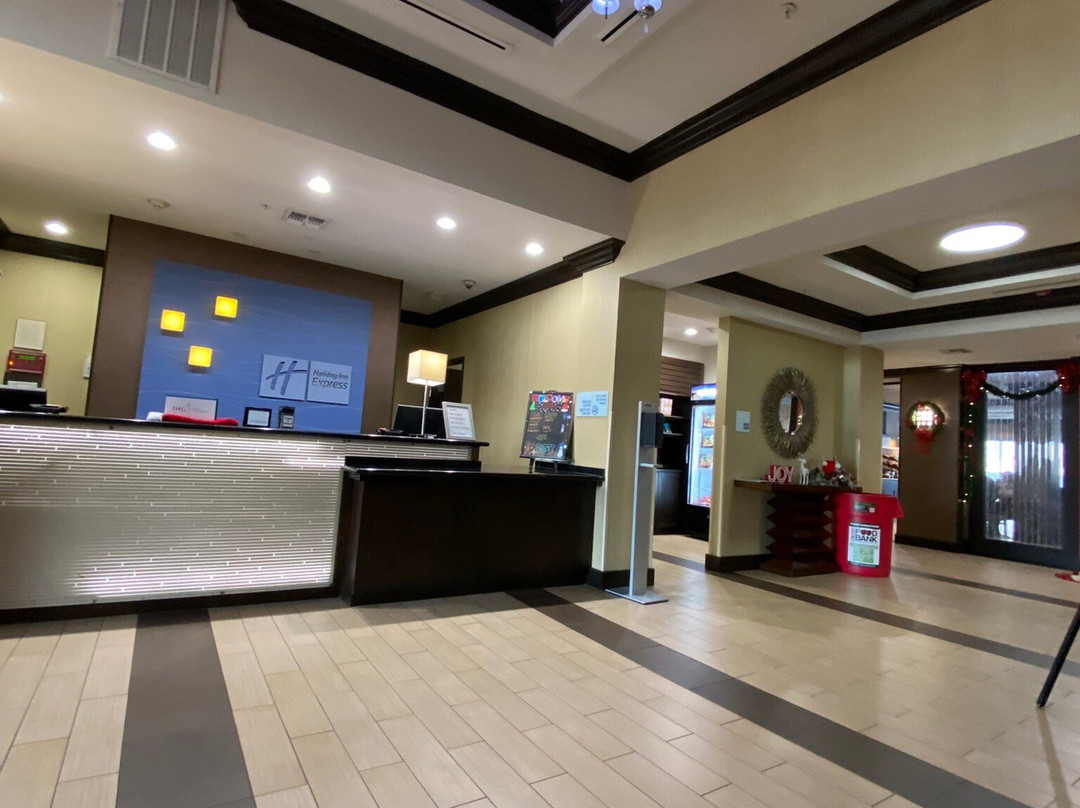 Holiday Inn Express & Suites San Antonio - Frost Bank Ctr By IHG主图