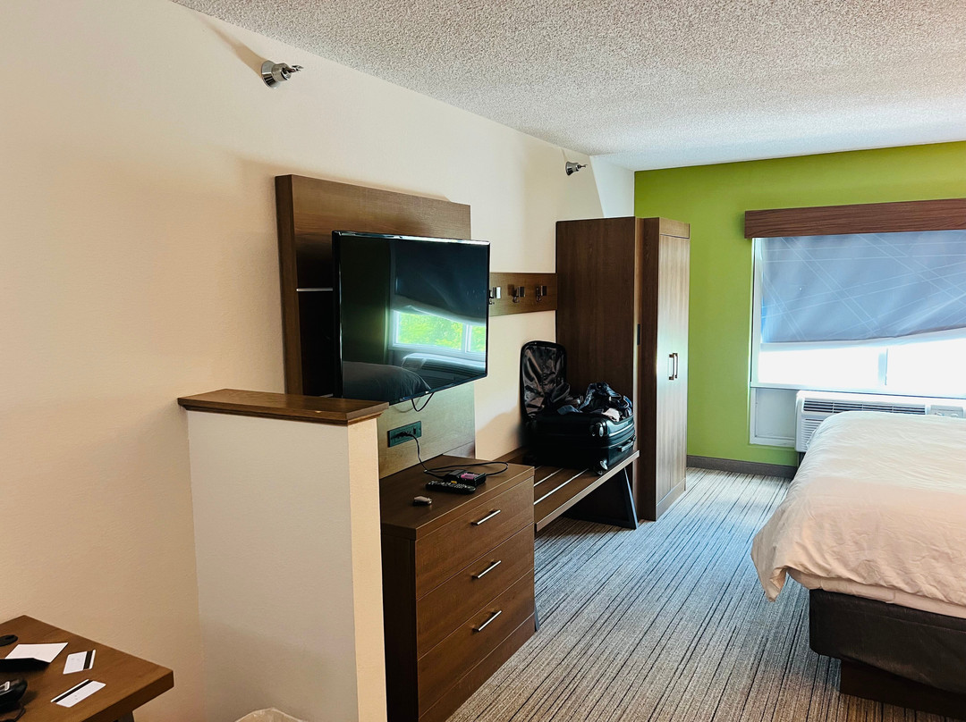 卡洛尔顿快捷假日酒店主图