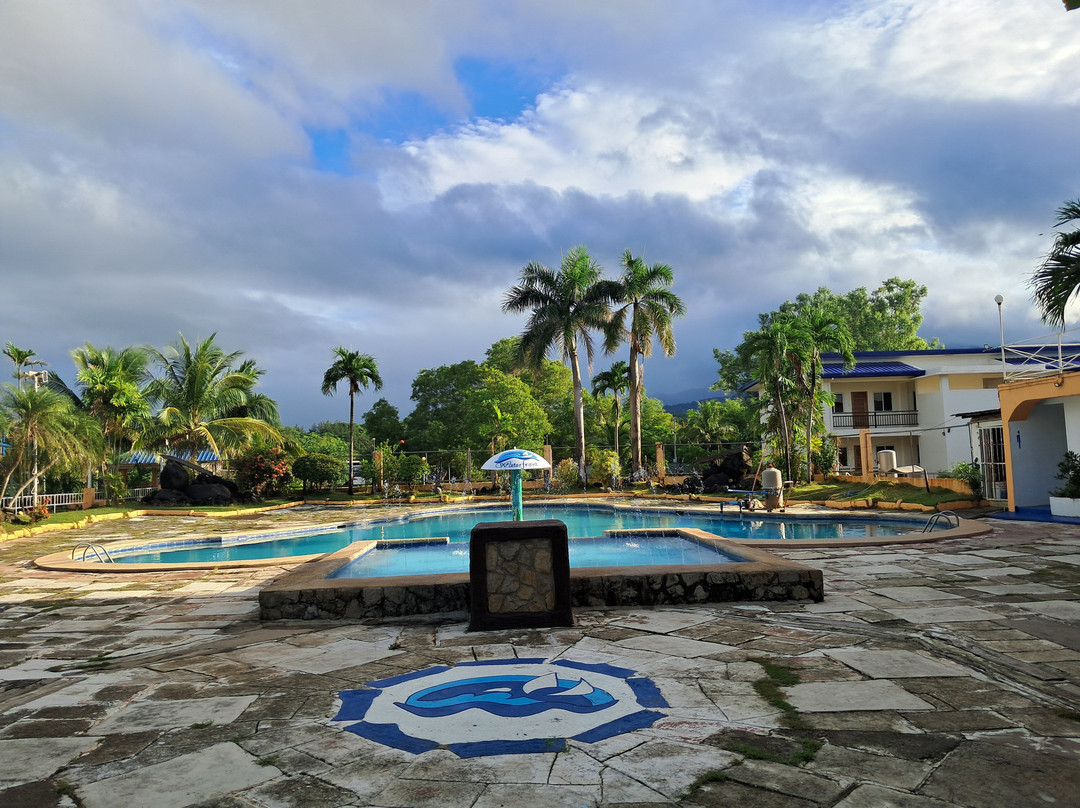 Waterfront Beach Resort主图