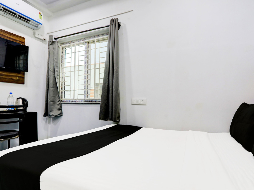 Super Townhouse Hitech City Near Yashoda Hospital