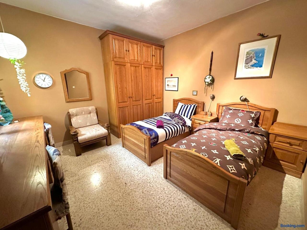 Cozy Guesthouse For Female