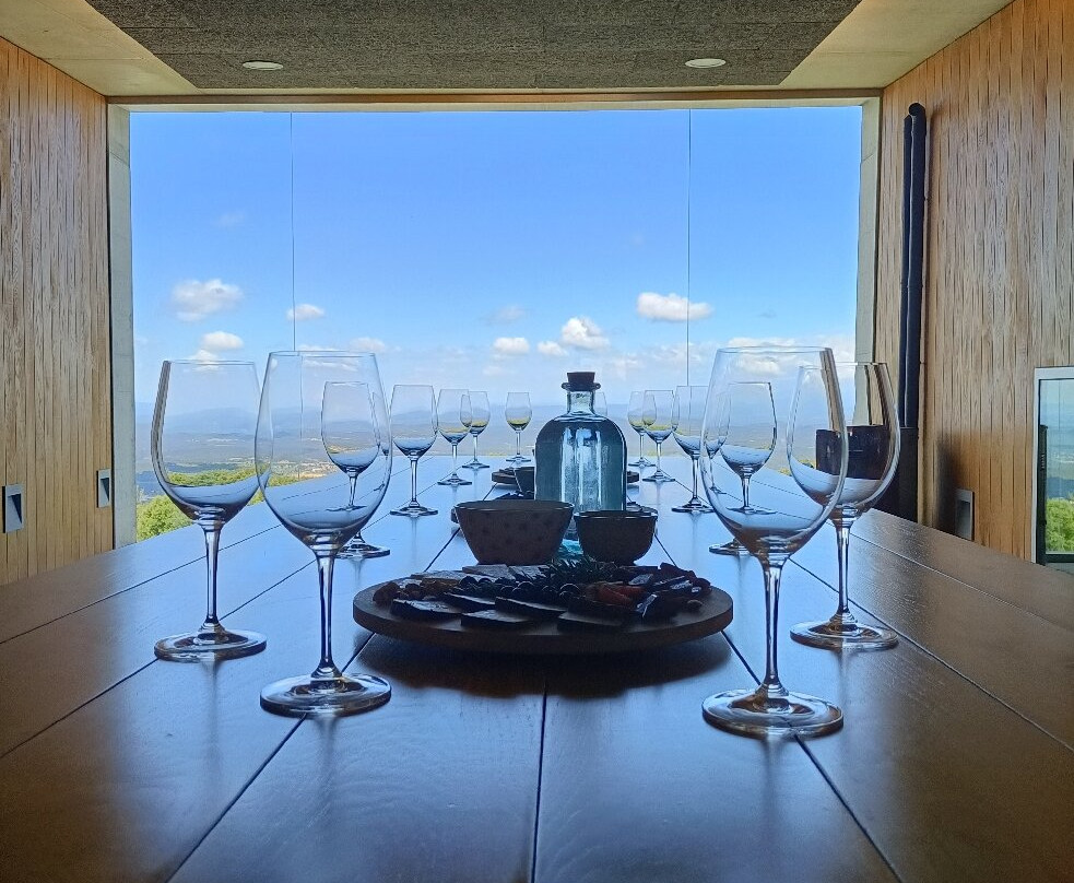 Celler Sant Miquel D'oló-Santa Maria d'Oló必去景点