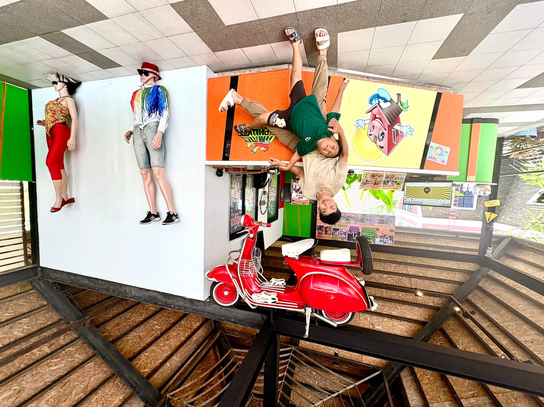 The Upside Down House Museum & Fun Attractions景点图片