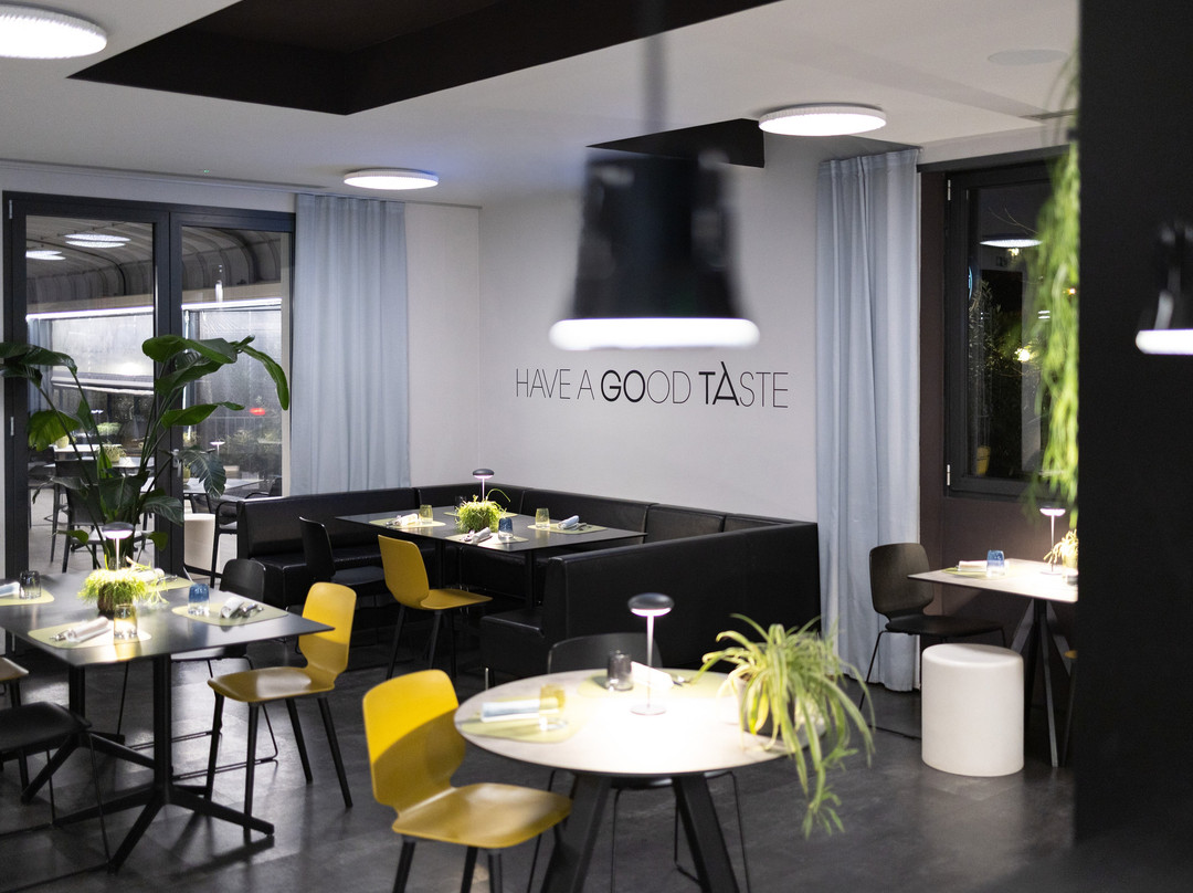 伊德尔酒店主图