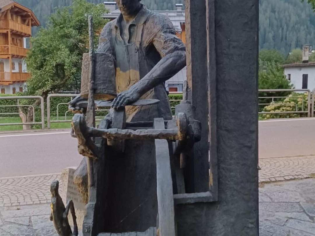 Monumento Al Moleta-平佐洛必去景点