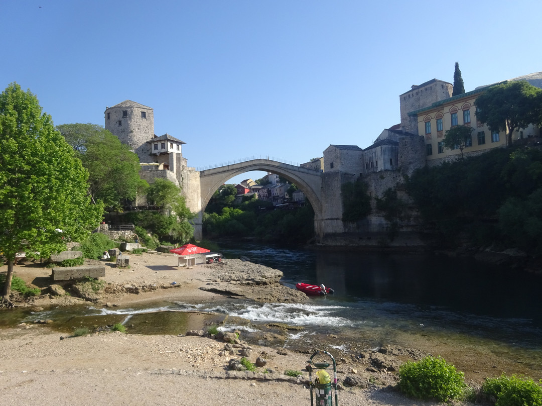 Beach under The Old bridge-莫斯塔尔必去景点