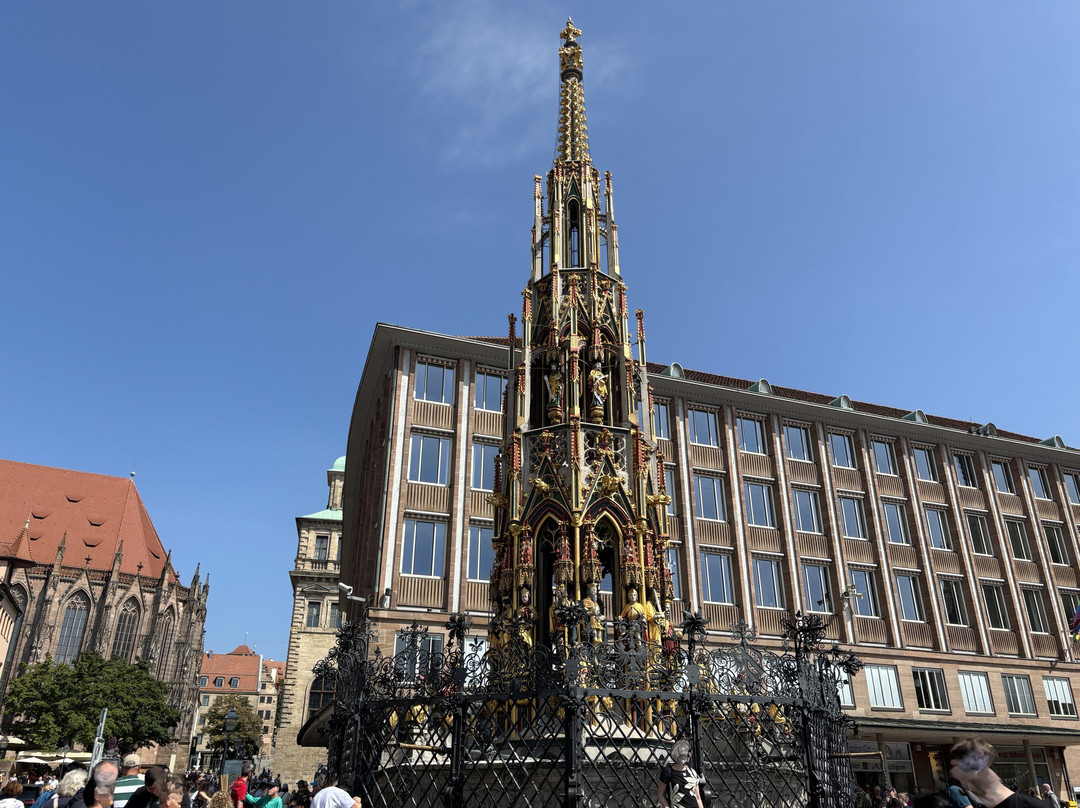 Der Schoene Brunnen-纽伦堡必去景点
