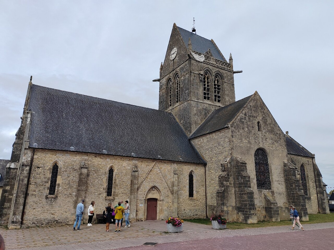Sainte-Mere-Eglise Church-Sainte-Mere-Eglise必去景点