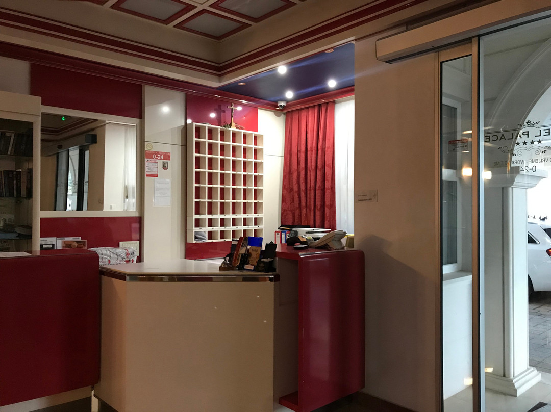 特罗吉尔宫殿酒店主图
